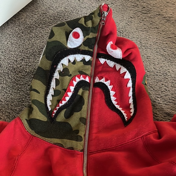 Authentic BAPE hoodie - Picture 7 of 8